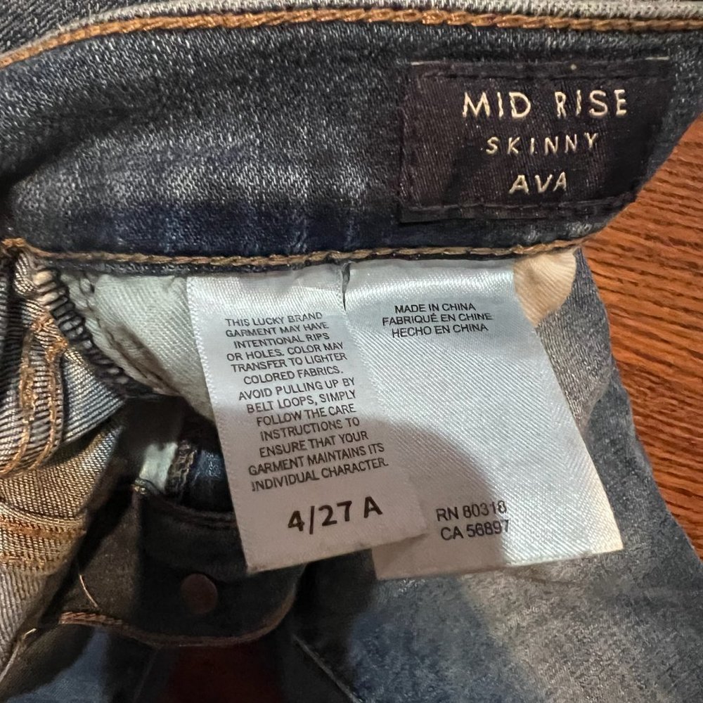 NWOT Lucky Brand Ava Mid-Rise Destroyed Hem Skinny Jeans Sz 4 - Picture 4 of 4